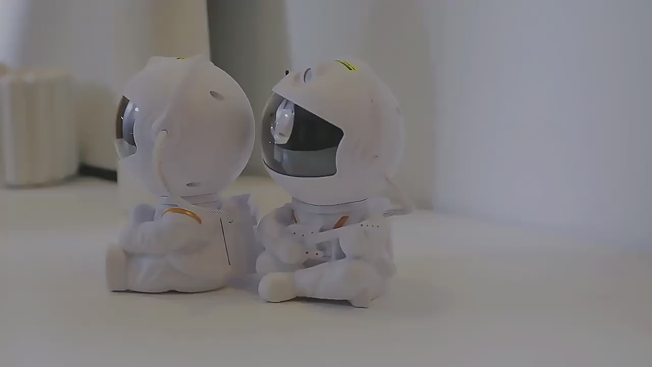 Astronaut Galaxy Projector Lamp – Starry Sky & Nebula Night Light with Remote
